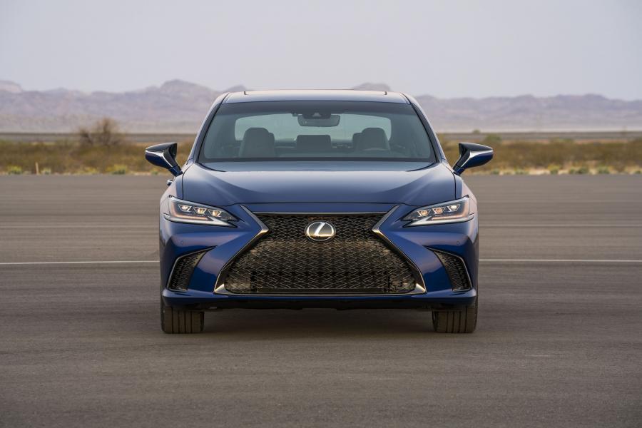  Lexus ES350 F-Sport 2018 года  (NA) (фото 2 из 47)